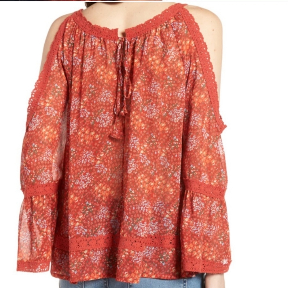 Rebecca Minkoff Cold Shoulder Floral Top Size S NWT'S - Picture 3 of 13